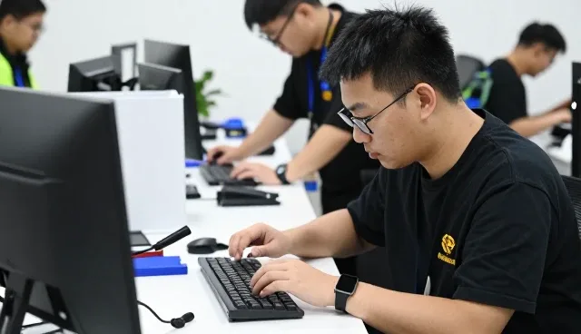 南阳草房子文化传媒有限公司提供高品质品牌宣传片满足社区服务站需求